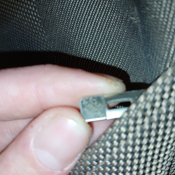 Louis Vuitton Brown Messenger Bag with Sturdy Canvas and Geometric Design - Picture 6 of 6